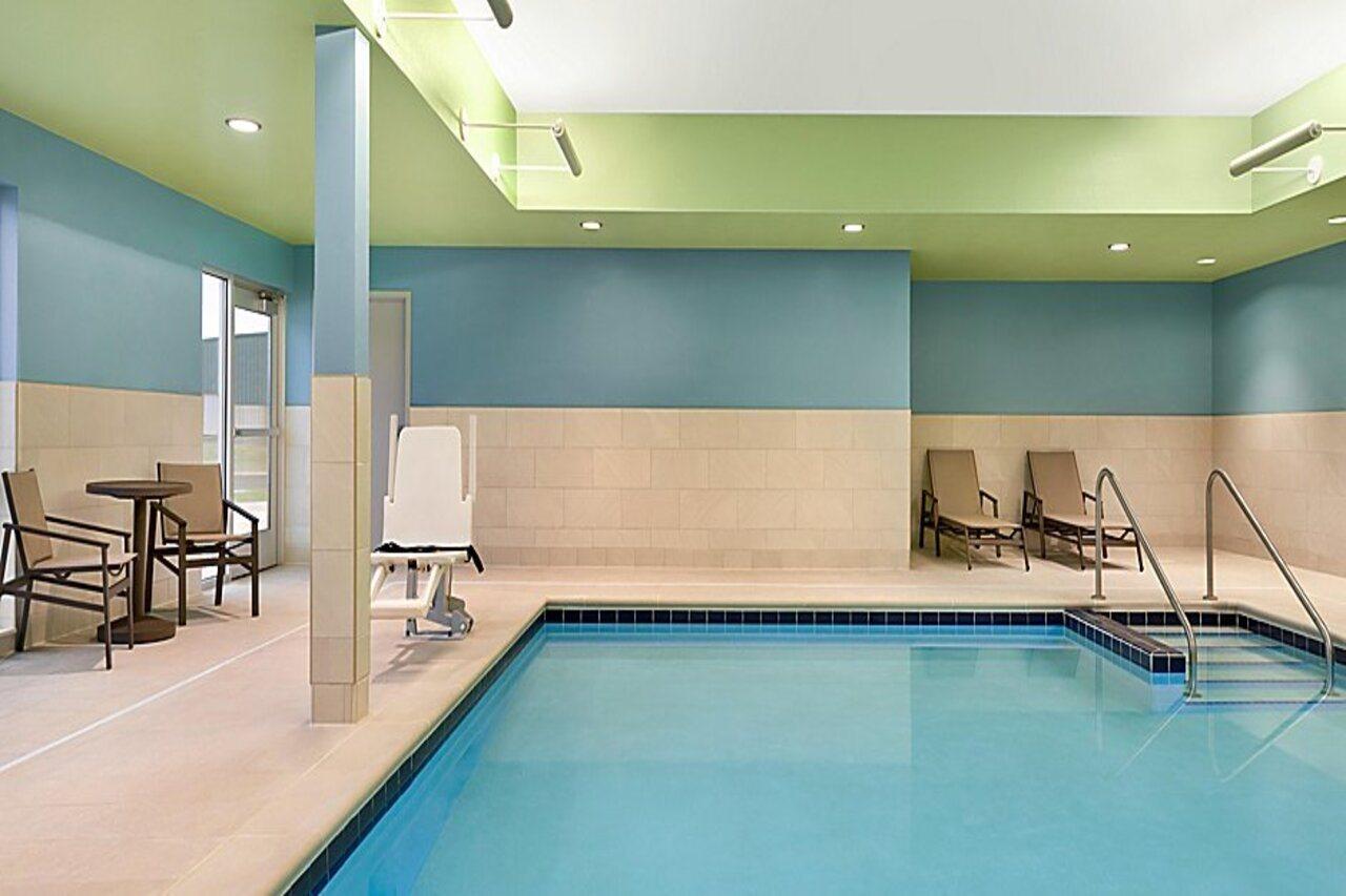 Holiday Inn Express & Suites - Beaver Dam By Ihg Exterior foto
